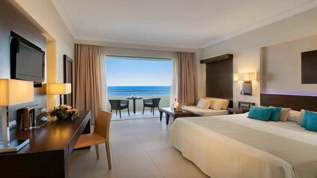 Superior Deluxe Guestroom Sea View 